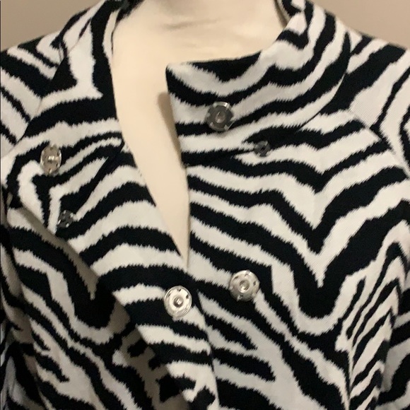 Zebra swing sweater button front - Picture 4 of 9